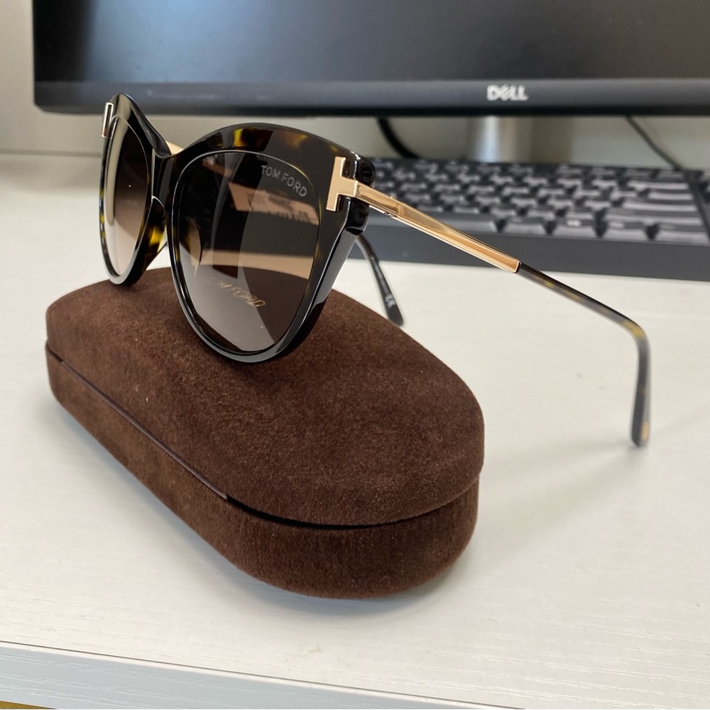 Tom Ford Sunglasses FT 0821/s Col 52F Size 56-16-140